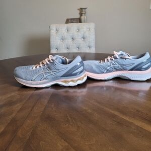 ASICS Women's Light Gray & Pale Pink Kayano 27 GEL-Cushion Running Shoes.  Sz.11